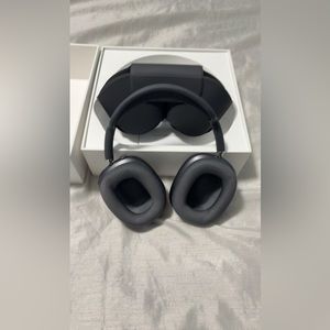 Slightly used AirPod max space gray